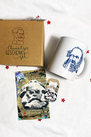 Preview: Geschenkset - Karl Marx, schön verpackt, Tasse, Tuch, Flaschenöffner Preview: Geschenkset - Karl Marx, schön verpackt, Tasse, Tuch, Flaschenöffner