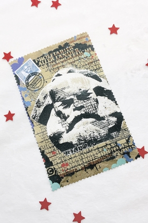 Preview: Geschenkset - Karl Marx, schön verpackt, Tasse, Tuch, Flaschenöffner Preview: kleines bedrucktes Displaytuch mit Karl Marx