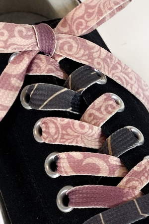 Schuhe mit Schnürsenkel Nahaufnahme