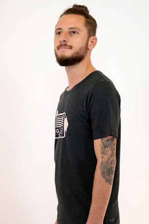 Preview: T-Shirt mit Kassette-Motiv