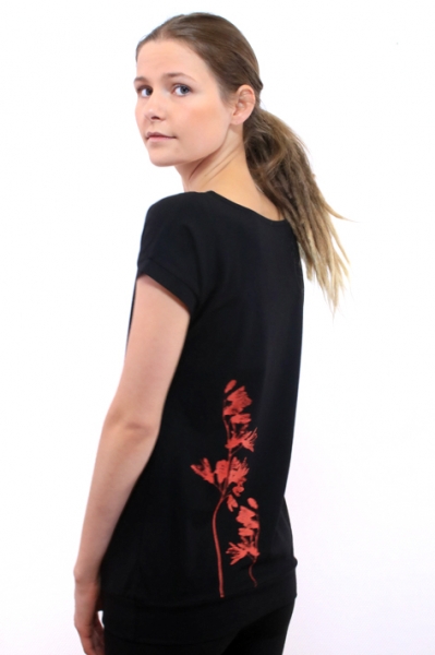 Rotes Motiv, auf schwarzem Hintergrund