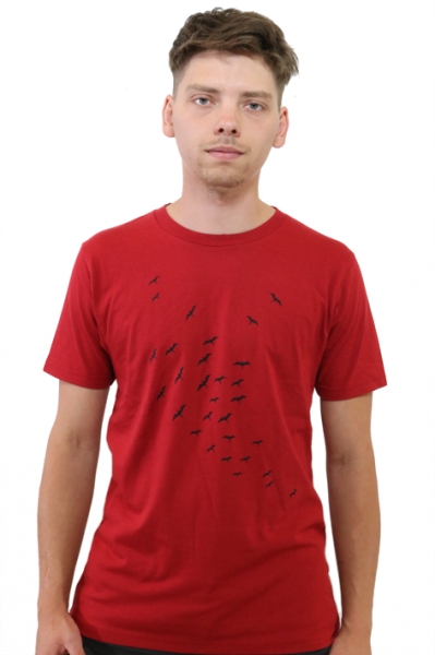 rotes Herrenshirt mit Vogelschwarmmotiv
